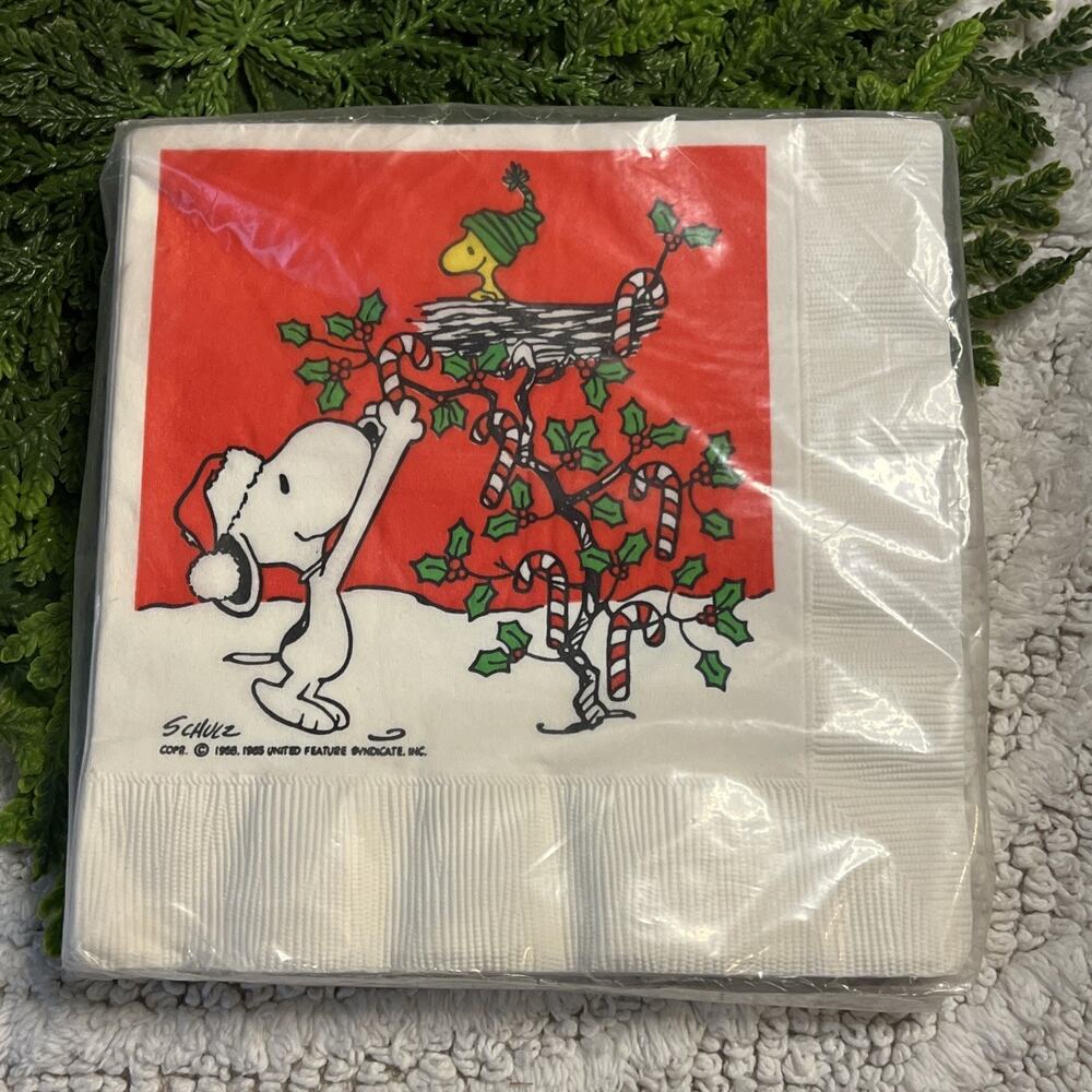 Vintage Pack of 16 Luncheon Napkins Snoopy Woodstock Tree Hallmark Christmas